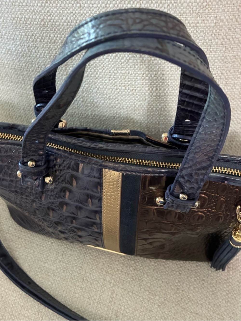 Brahmin EUC Medium Asher Leather Croc-Embossed Tote w/ Gold Hardware & Tassel - Picture 4 of 14